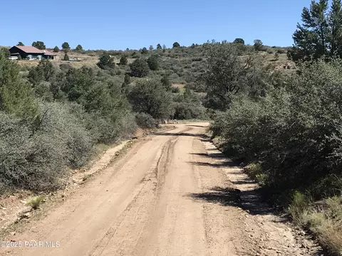 17570 S Oak Dr, Peeples Valley, AZ 86332 photo 3