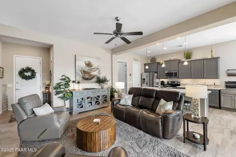 Living - 12925 E Vega St, Dewey, AZ 86327 photo 2 of 3