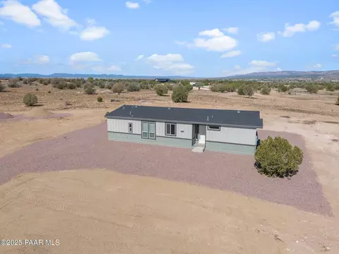 1216 E Saddlebum Trl, Paulden, AZ 86334