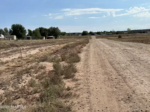 250 W Zion Trl, Paulden, AZ 86334