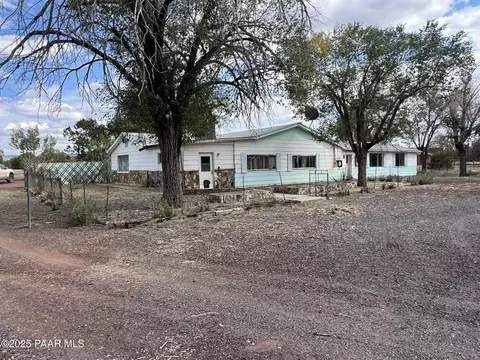 46625 N Jackrabbit Cir, Ash Fork, AZ 86320