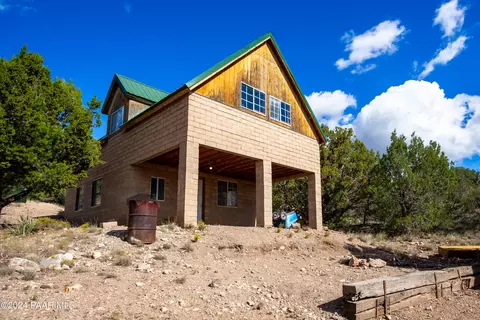 887 N Whiskey Way, Seligman, AZ 86337