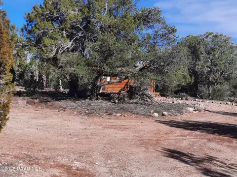 52151 N El Gallo Ln, Seligman, AZ 86337