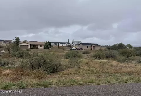 19926 E Sierra Dr, Mayer, AZ 86333