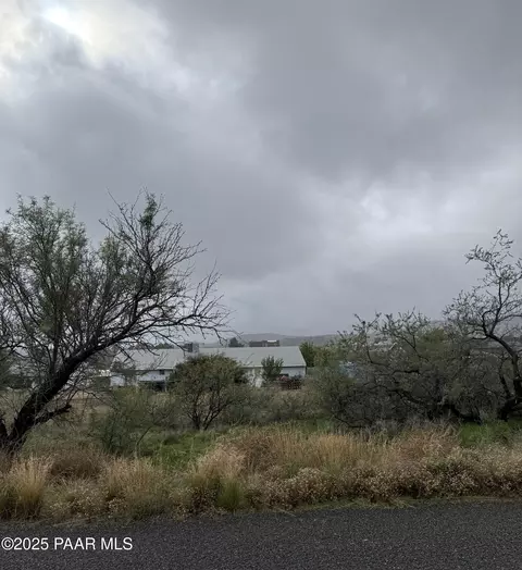 20027 E Ocotillo Dr, Mayer, AZ 86333