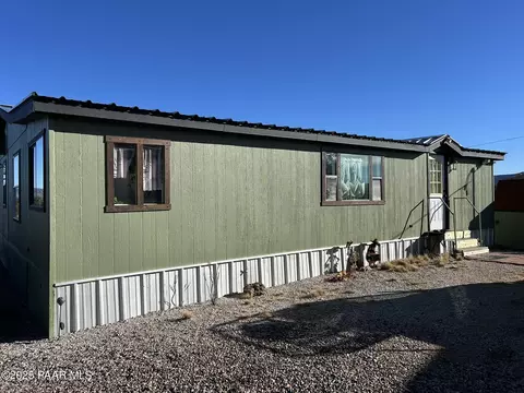 30653 W Basconia Ln, Seligman, AZ 86337