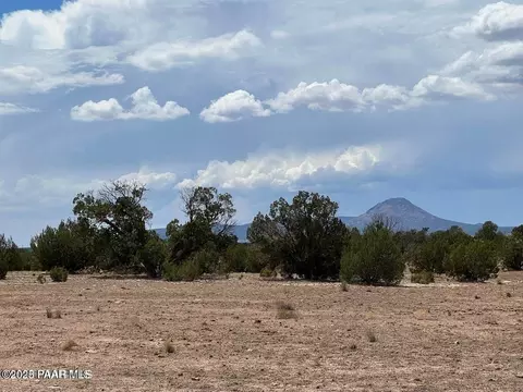 10 NW Chain Ranch Rd, Ash Fork, AZ 86320 photo 6