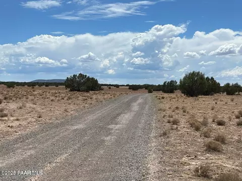 10 NW Chain Ranch Rd, Ash Fork, AZ 86320 photo 2