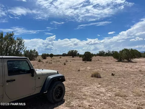 10 NW Chain Ranch Rd, Ash Fork, AZ 86320