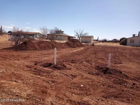 20301 E Sierra Dr, Mayer, AZ 86333