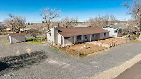 46812 8th St, Ash Fork, AZ 86320