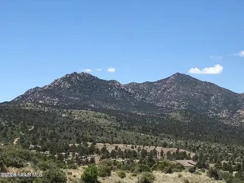 17327 S Rocky Boy Way, Peeples Valley, AZ 85362