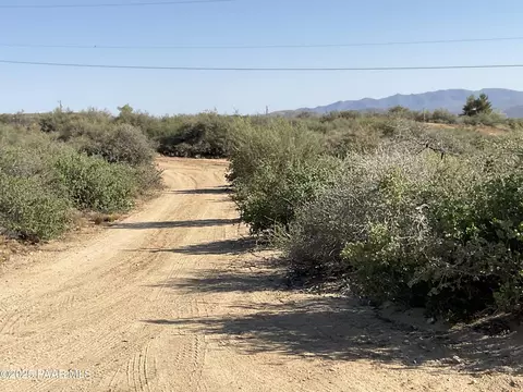 7990 S Bristol Blvd, Wilhoit, AZ 86332