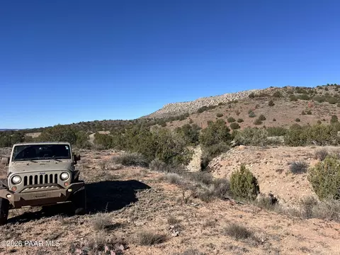 298 Quartz Hill Rd, Ash Fork, AZ 86320