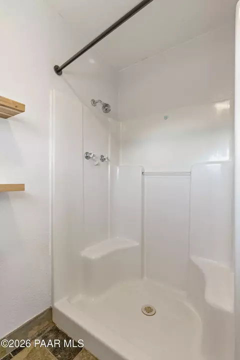 Bath - 685 W Iris Rd, Paulden, AZ 86334 photo 2 of 4