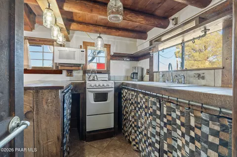 Kitchen - 685 W Iris Rd, Paulden, AZ 86334 photo 1 of 1