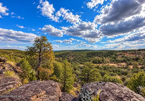 44600 N Shadow Rock Trl, Seligman, AZ 86337