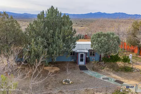 9040 S Magby Dr, Wilhoit, AZ 86332