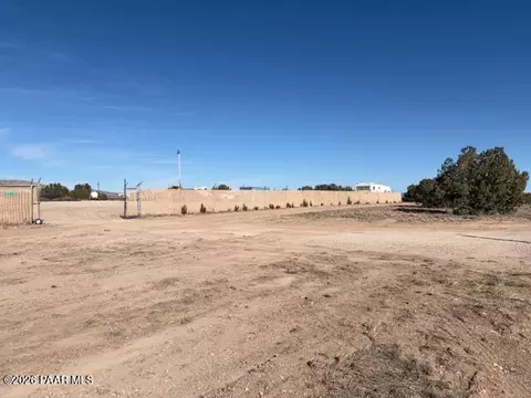 25510 E Hillcrest Dr, Seligman, AZ 86337