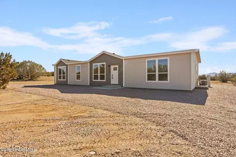 1547 E Whirlpool Dr, Paulden, AZ 86334