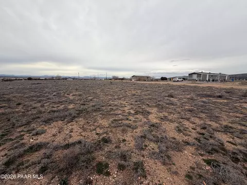 25867 N Robin Dr, Paulden, AZ 86334