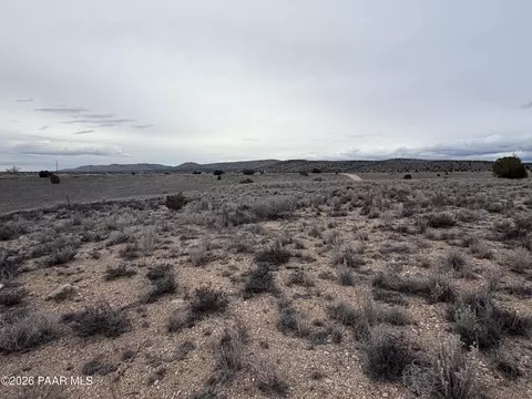 25867 N Robin Dr, Paulden, AZ 86334 photo 3