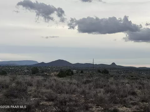 25688 N Lopez Dr, Paulden, AZ 86334
