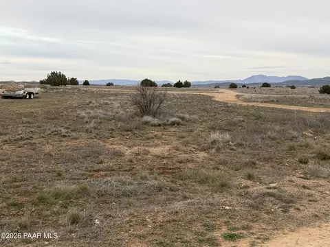 317 E Ahonen Rd, Paulden, AZ 86334