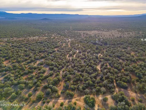 39500 N Kimlee Rd, Ash Fork, AZ 86320 photo 8