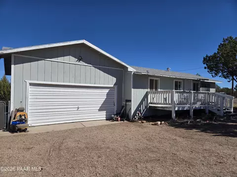 53910 N Granada Cir, Seligman, AZ 86337