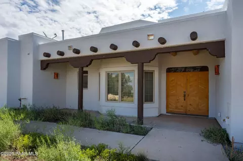 35575 W Pale Moon Rd, Seligman, AZ 86337