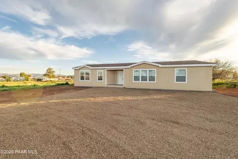 20255 E Stagecoach Trl, Mayer, AZ 86333