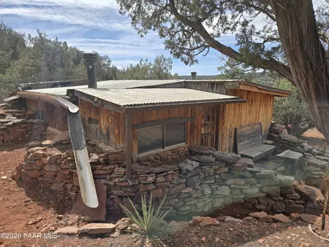 Exterior - 38125 N Snake Rd, Ash Fork, AZ 86320 photo 5 of 10