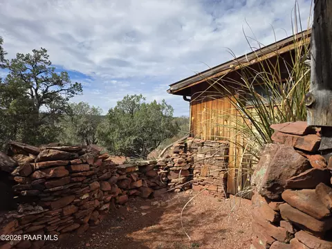 Exterior - 38125 N Snake Rd, Ash Fork, AZ 86320 photo 8 of 10