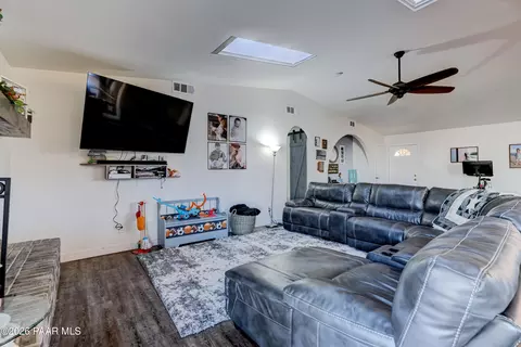 Living - 10838 E Oxbow Dr, Dewey, AZ 86327 photo 1 of 4