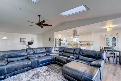 Living - 10838 E Oxbow Dr, Dewey, AZ 86327 photo 3 of 4