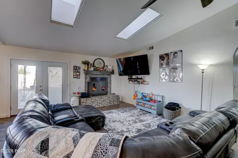 Living - 10838 E Oxbow Dr, Dewey, AZ 86327 photo 2 of 4