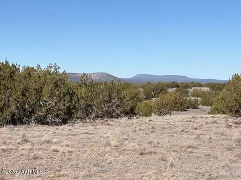 522 N Deer Camp Trl, Seligman, AZ 86337