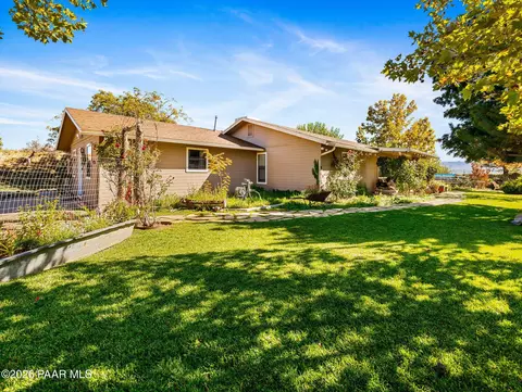17827 S Tawny Ln, Peeples Valley, AZ 86332
