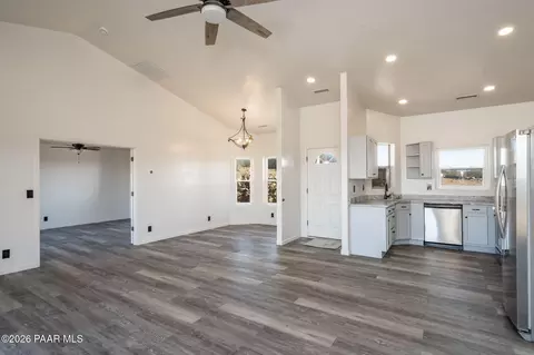 Living - 16751 E Leprechaun Rd, Dewey, AZ 86327 photo 4 of 8