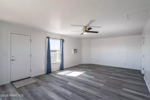 Living - 16751 E Leprechaun Rd, Dewey, AZ 86327 photo 6 of 8