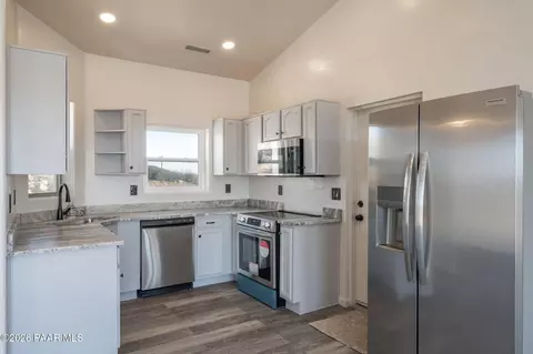Kitchen - 16751 E Leprechaun Rd, Dewey, AZ 86327 photo 1 of 2