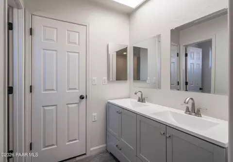 Bath - 16751 E Leprechaun Rd, Dewey, AZ 86327 photo 1 of 4