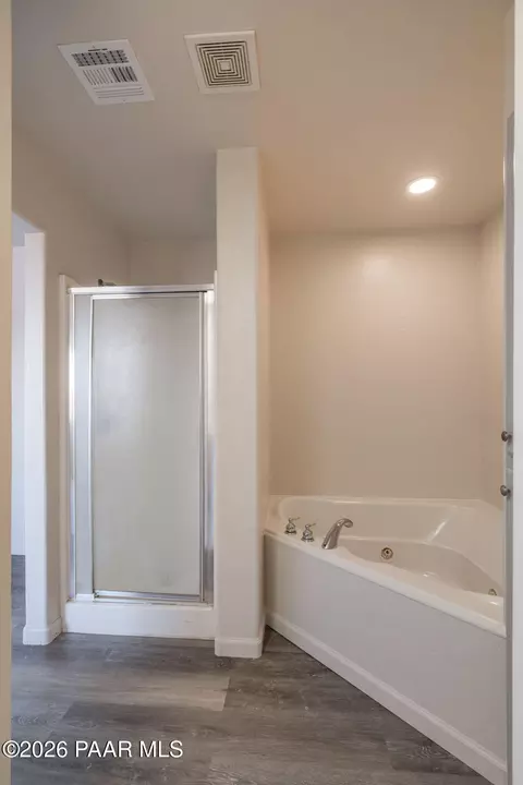 Bath - 16751 E Leprechaun Rd, Dewey, AZ 86327 photo 2 of 4