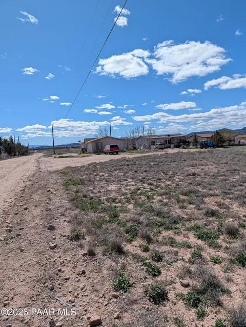12 W Baja Rd, Paulden, AZ 86334