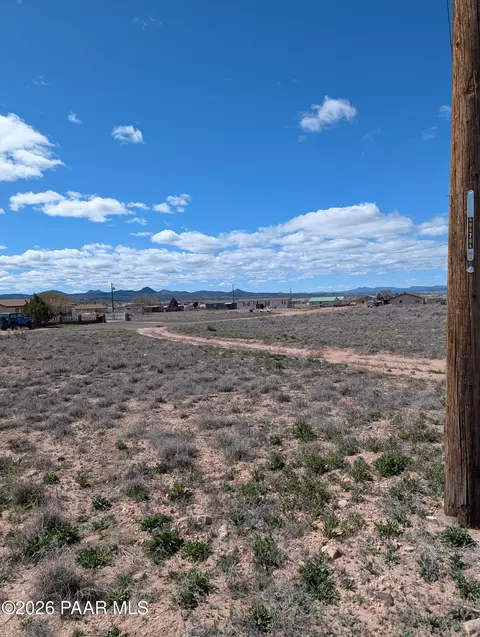 12 W Baja Rd, Paulden, AZ 86334 photo 2