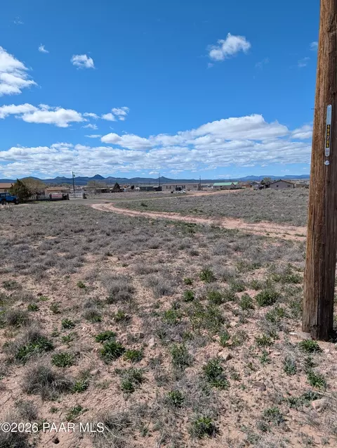 12 W Baja Rd, Paulden, AZ 86334 photo 3