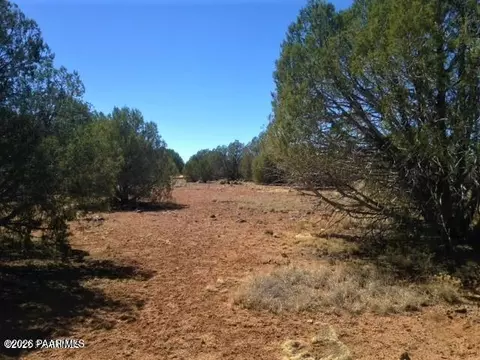 357 Lucky Ln, Ash Fork, AZ 86320