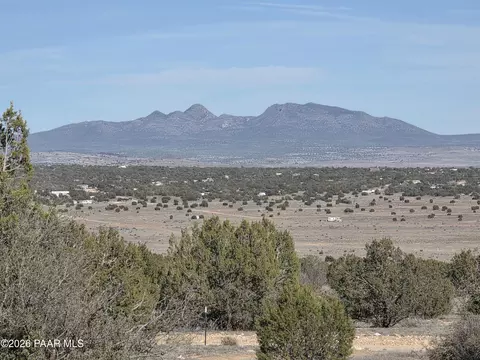 53302 Shadow Mountain Pkwy, Seligman, AZ 86337