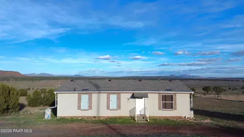 54125 N Mariposa Ln, Seligman, AZ 86337